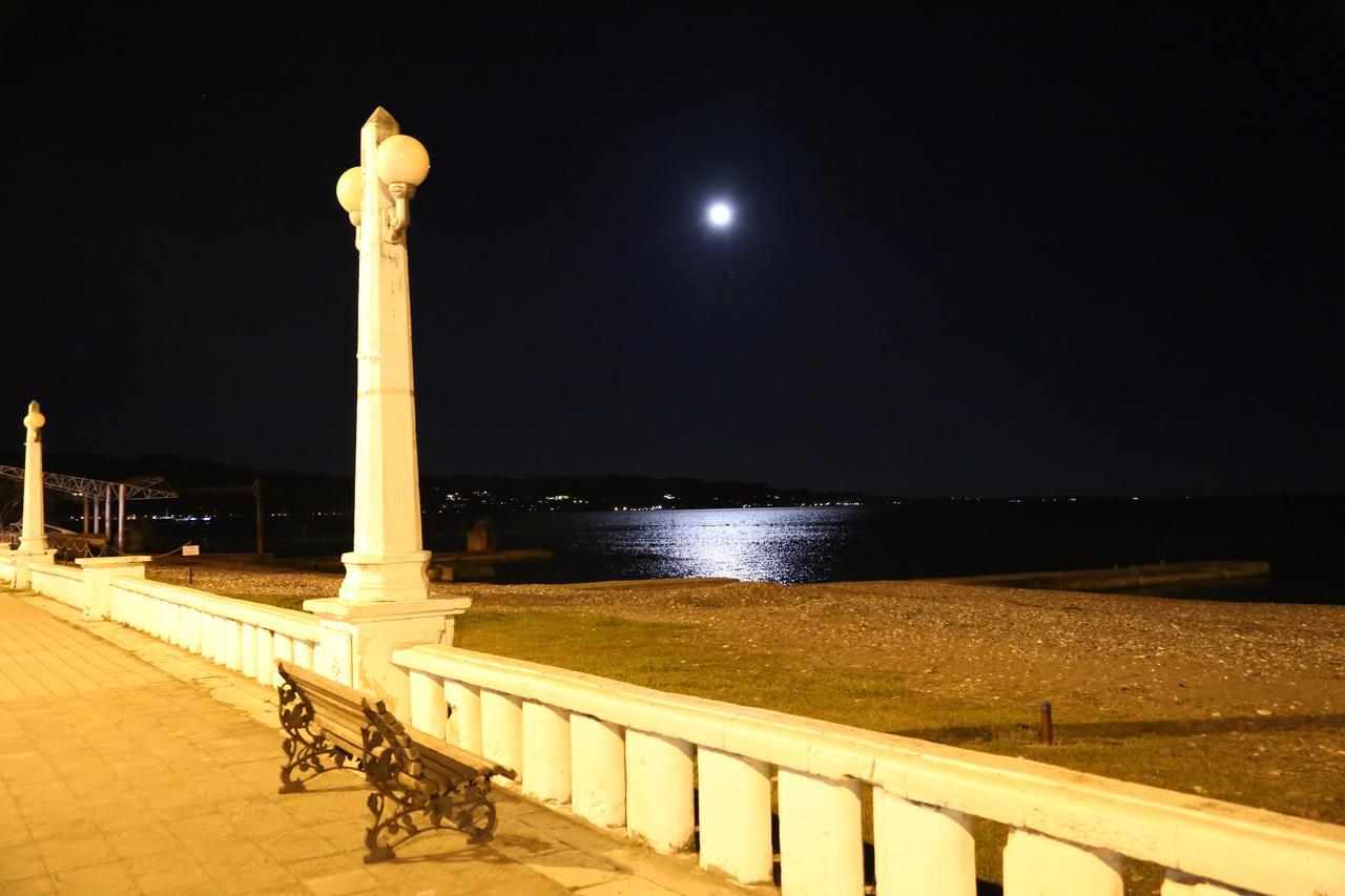 Dem Hotel Sukhumi Esterno foto